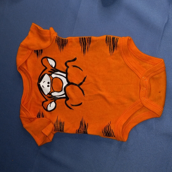 4 bodysuits - Picture 4 of 5